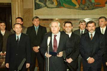 Απειλεί με αποχώρηση από τη μεταβατική κυβέρνηση το Σερβικό Κίνημα Ανανέωσης