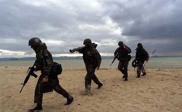 Ατυχής και ζημιογόνος για τα εθνικά μας συμφέροντα η πολιτική της κυβέρνησης, κατά το ναύαρχο Χρ.Λυμ