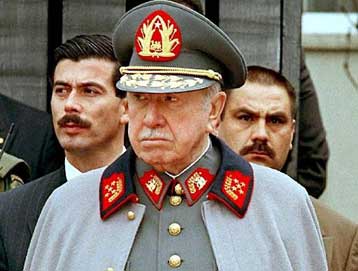 Στο νοσοκομείο με πνευμονία ο Πινοσέτ λίγο πριν από την έναρξη της δίκης του