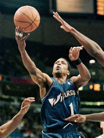 Συνελήφθη ο Ροντ Στρίκλαντ για αντίσταση κατά της αρχής <I>Ο Μάξουελ στη Φιλαδέλφεια </I>