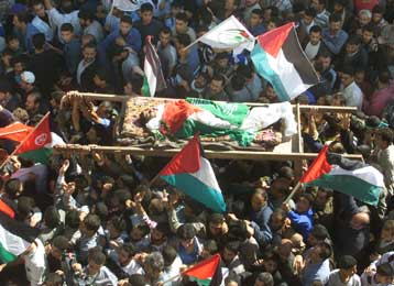 Νέες συγκρούσεις στη Μέση Ανατολή με αφορμή τις κηδείες Παλαιστινίων<I>Πυρά εναντίον του Μπαράκ