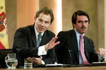 Να επιταχύνει τις οικονομικές μεταρρυθμίσεις καλούν την ΕΕ Μπλερ και Αθνάρ