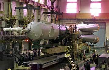 Το πρώτο μόνιμο πλήρωμα του Διεθνούς Διαστημικού Σταθμού προετοιμάζεται για το ταξίδι του