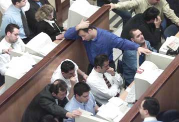 Απελευθερώνονται 15 από τα 60 κλειστά επαγγέλματα<i>Στρατηγική προτείνει το ΚΕΠΕ στο ΥΠΕΘΟ</i>