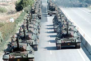 Κορυφώθηκαν οι εκδηλώσεις για την 28η Οκτωβρίου σε Αθήνα και Θεσσαλονίκη