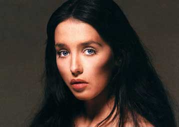 Θεατρική «Κυρία με τις Καμέλιες» η Ιζαμπέλ Ατζανί