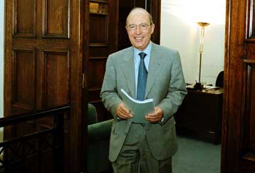 Μπροστά η ΝΔ, αλλά το ΠΑΣΟΚ ικανότερο κόμμα για τη διακυβέρνηση της χώρας, σύμφωνα με δημοσκοπήσεις