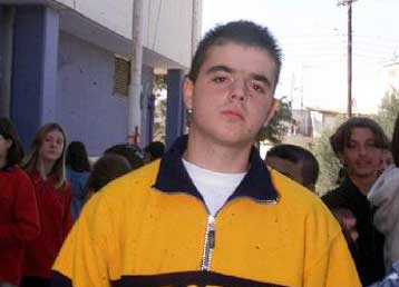 Ελληνικής καταγωγής μαθητής θα κρατήσει τελικά τη σημαία στη Μηχανιώνα