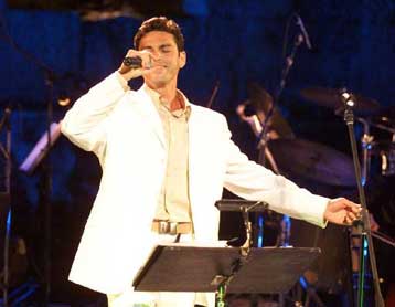 Συναυλία του Μάριου Φραγκούλη στο Παλαί ντε Σπορ