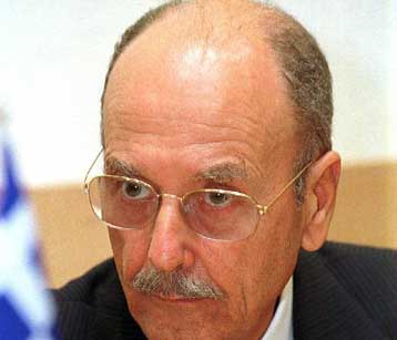 Ποιον σατιρίζει ο καλλιτέχνης αναρωτήθηκε ο Κ.Στεφανόπουλος για τον Πανούση