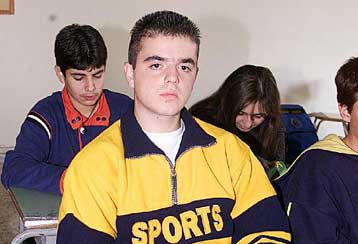 Ένταση στο γυμνάσιο της Ν.Μηχανιώνας με τον αλβανικής καταγωγής σημαιοφόρο<i>Παρέμβαση Στεφανόπο