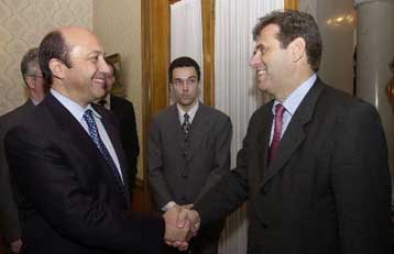 Ο Πούτιν πλέκει το εγκώμιο του Κοστούνιτσα στη Μόσχα