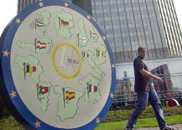 Δεν ενημερώνονται αρκετά οι Έλληνες για το ευρώ, επισημαίνει ο Γ.Δρυς