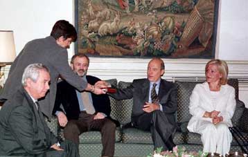 Με «νέου τύπου κόμμα» απαντά ο Σημίτης στις ενστάσεις των βουλευτών του περί ανυπαρξίας του ΠΑΣΟΚ