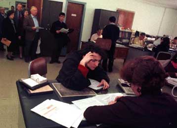 Συστάσεις Κομισιόν για δημοσιονομική εξυγίανση, επιτάχυνση ιδιωτικοποιήσεων και ασφαλιστικό