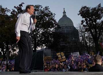 Μικρό προβάδισμα στον Γκορ δίνει νέα δημοσκόπηση<i> Στα όρια του στατιστικού λάθους η διαφορά</i
