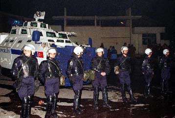 Εληξε η εξέγερση στις φυλακές των Αδάνων<i>Οι κρατούμενοι απελευθέρωσαν όλους τους ομήρους</i>