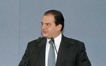 Ολομέτωπη σύγκρουση κατά της διαπλοκής ζήτησε ο Καραμανλής από στελέχη του κόμματός του