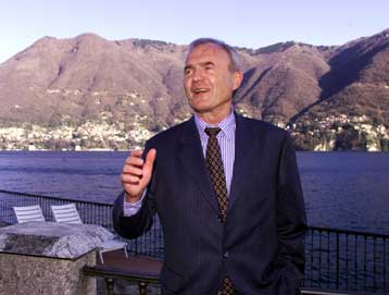 Δεν μπορούμε και δεν θα έχουμε στόχο για την ισοτιμία του ευρώ, λέει ο Ίσινγκ