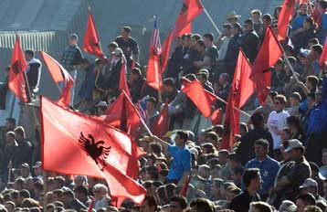 Καταδικάστε τους συνεργάτες του Βελιγραδίου, ζήτησε από τους ψηφοφόρους ο Θάτσι