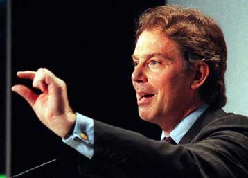 Επίσκεψη Mπλερ στη Β.Ιρλανδία με στόχο την προώθηση της ειρηνευτικής διαδικασίας