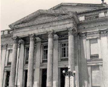 Δίχως άδεια λειτουργούν το Δημοτικό Θέατρο Πειραιά και άλλες επτά αίθουσες