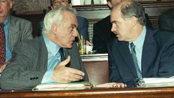 Ξάφνιασμα Γ.Παπανδρέου για τη διαφωνία του υπουργείου Αμυνας στην πολιτική προς την Τουρκία