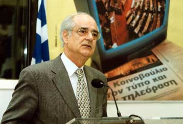 Αποκλειστικά από τη βουλευτική αποζημίωση συντηρείται ένας στους πέντε βουλευτές<I>Αντίδραση Καρ