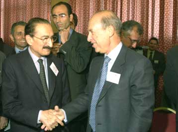 Συμφώνησαν ότι… διαφωνούν Σημίτης – Ετζεβίτ στη Διαβαλκανική