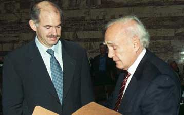 Αγνοια δηλώνει η Αγκυρα για τη συμφωνία Οζάλ – Παπανδρέου