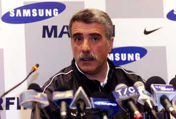 Απαίτηση Παθιακάκη για πρόκριση της ΑΕΚ από τον πρώτο αγώνα με τη  Χερφόλγκε<I>Με Κασάπη, αλλά χ