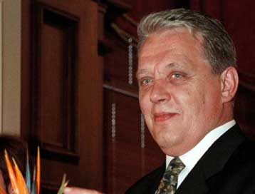 Μέσω δικτυακής κάμερας θα παρακολουθούν τον υπουργό Οικονομικών της Λετονίας