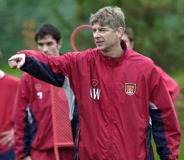 Να σταματήσει την καριέρα του, τουλάχιστον σε συλλόγους, σκέφτεται ο Βενγκέρ, εάν απελευθερωθούν οι