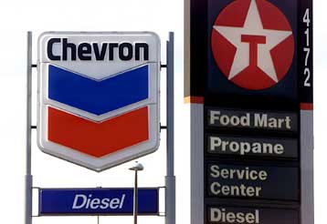 Ευνοούνται οι πετρελαϊκές εταιρείες από την άνοδο στις τιμές του μαύρου χρυσού