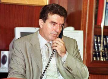 Συνεχίζονται οι έρευνες για τη δολοφονία Σόντερς, δηλώνει από το Λονδίνο ο Μ.Χρυσοχοΐδης