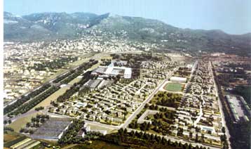 Το Ολυμπιακό Χωριό φέρνει αντιμέτωπους ΟΕΚ και Γάλλους αρχιτέκτονες<I>Αγνώριστη η Αθήνα μετά τις