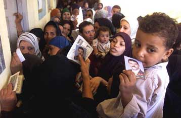 Ένας νεκρός και δεκάδες τραυματίες κατά τον β γύρο των εκλογών στην Αίγυπτο