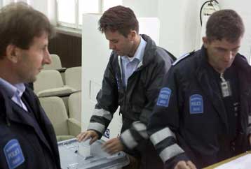 Αυξάνεται η ένταση στο Κόσοβο πέντε ημέρες πριν από τις δημοτικές εκλογές<i>Το βρετανικό Κοινοβο