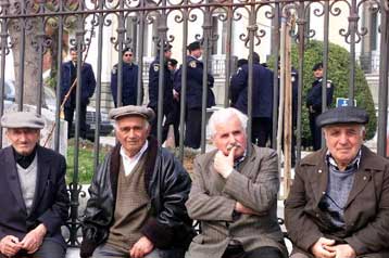 Πρόσθετα μέτρα υπέρ των συνταξιούχων υιοθετεί το Ευρωπαϊκό Κονοβούλιο