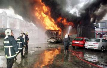 Υπό έλεγχο η φωτιά στις βαμβακαποθήκες στον Κηφισό