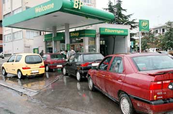 Ακριβότερη η βενζίνη από την Τετάρτη – Μείωση στην τιμή του πετρελαίου