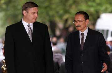 Ας γίνουμε σύμμαχοι, προτείνει ο Ρώσος πρωθυπουργός στην πολιτική ηγεσία της Τουρκίας