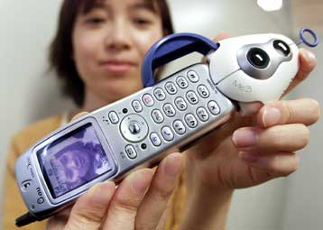 Χαμηλότερα από τα αναμενόμενα τα έσοδα από την ιταλική δημοπρασία αδειών κινητής τηλεφωνίας τρίτης γ