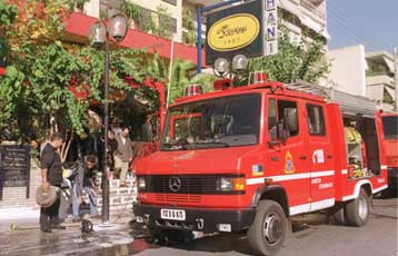 Μεγάλη πυρκαγιά στις αποθήκες της Τράπεζας της Ελλάδος στον Πειραιά