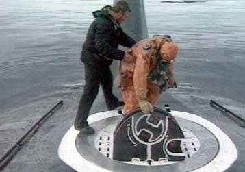 Ο… Αίολος σταμάτησε προσωρινά την επιχείρηση ανάσυρσης των νεκρών του Kursk