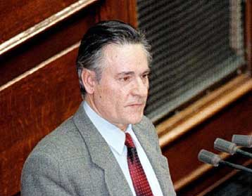 Υπεύθυνος ο ίδιος για τη διαγραφή του, υποστηρίζει το ΚΚΕ για το M.Κωστόπουλο