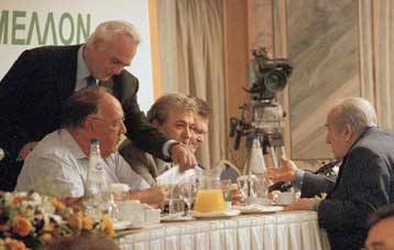 Συνεδριάζει το ΕΓ του ΠΑΣΟΚ για τα εργασιακά  <I>Επαφές Σημίτη με Λαλιώτη, Σκανδαλίδη και Βερελή