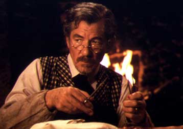 Ο Βρετανός ηθοποιός Ίαν ΜακΚέλεν συζητά μέσω του Διαδικτύου