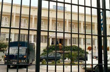 Προσωποκράτηση τέλος για τα χρέη προς το Δημόσιο, μέχρι να δημιουργηθούν ειδικοί χώροι κράτησης