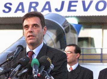 Συγκρατημένη επιδοκιμασία Βοσνίων προς τον Κοστούνιτσα<I>Αμφότεροι είδαν «μία καλή αρχή για το μ